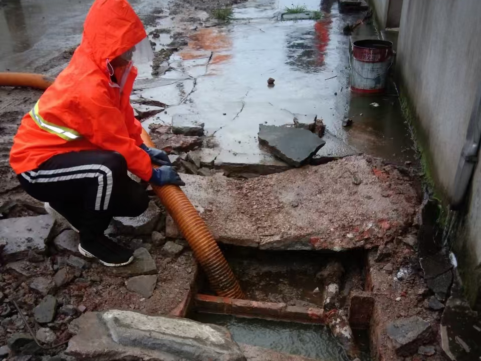 泌阳专业清理污水池 炜誉市政以规范流程守护城市 “肠道”